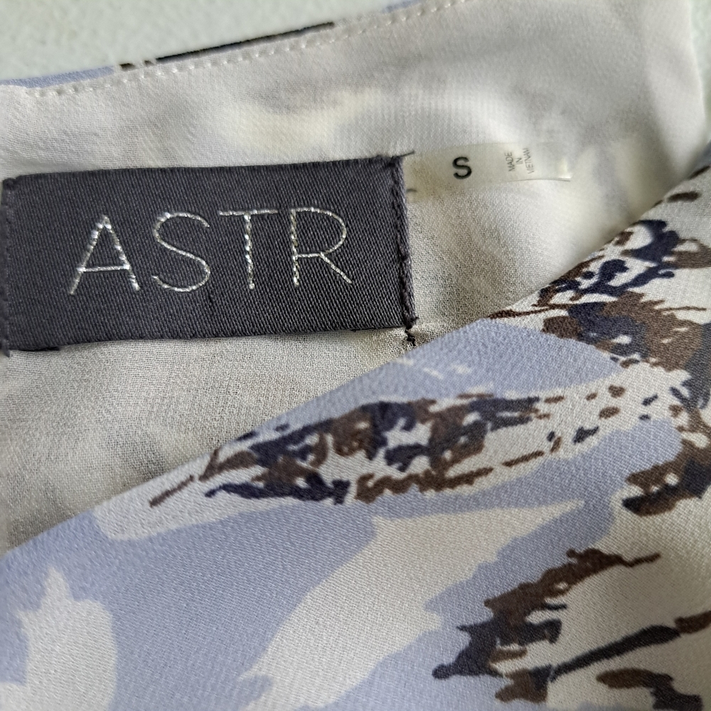 Astr Blue Floral Cold Shoulder Blouse - Picture 5 of 7
